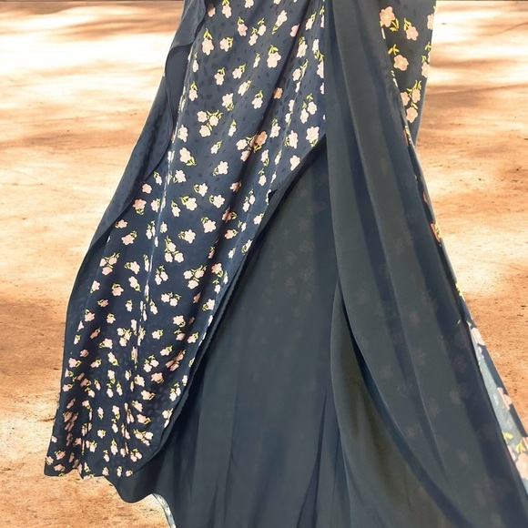 Self-Portrait ‘Sleeveless Twist-Front Floral Print Dress with Button Accents’ 0 - Picture 12 of 16